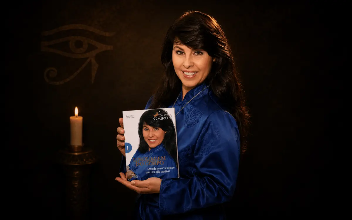 Cristina Cairo com o livro A Linguagem do Corpo